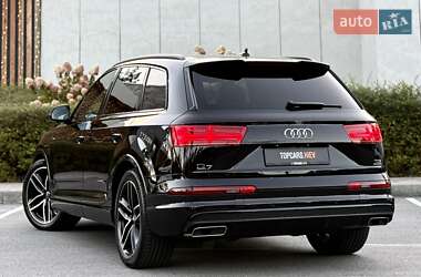 Позашляховик / Кросовер Audi Q7 2017 в 