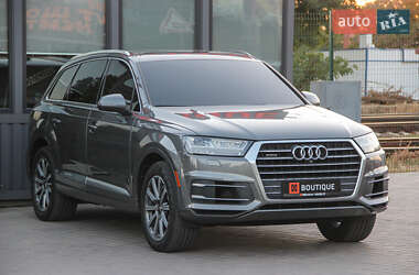 Внедорожник / Кроссовер Audi Q7 2016 в 