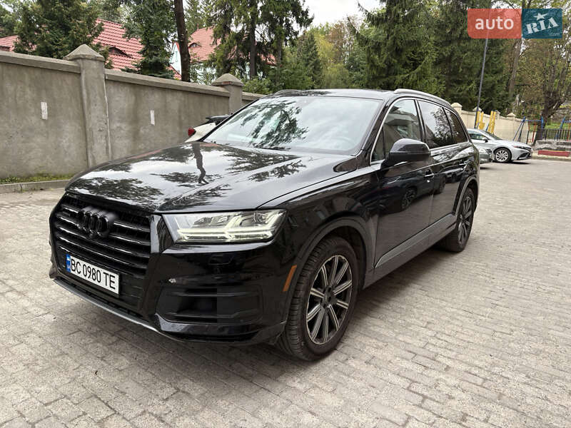 Позашляховик / Кросовер Audi Q7 2018 в 