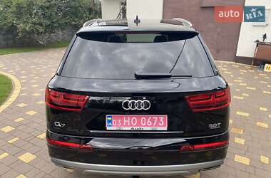Позашляховик / Кросовер Audi Q7 2016 в 