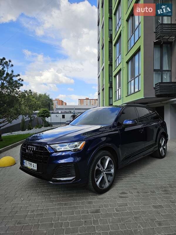 Позашляховик / Кросовер Audi Q7 2021 в Дніпрі