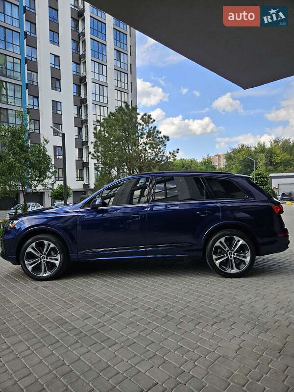 Позашляховик / Кросовер Audi Q7 2021 в Дніпрі