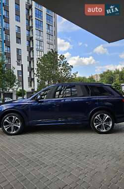 Внедорожник / Кроссовер Audi Q7 2021 в 