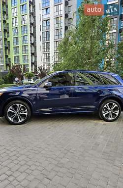 Внедорожник / Кроссовер Audi Q7 2021 в 