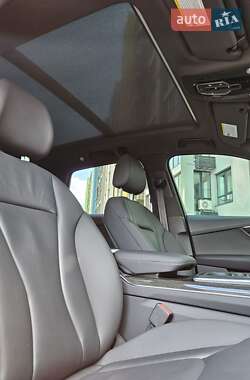 Внедорожник / Кроссовер Audi Q7 2021 в 