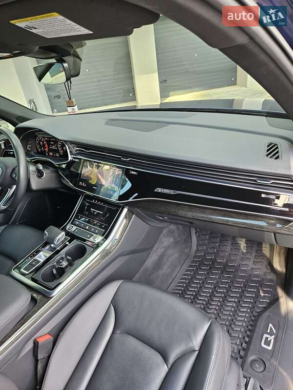 Позашляховик / Кросовер Audi Q7 2021 в Дніпрі