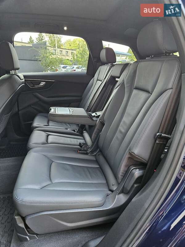 Позашляховик / Кросовер Audi Q7 2021 в Дніпрі