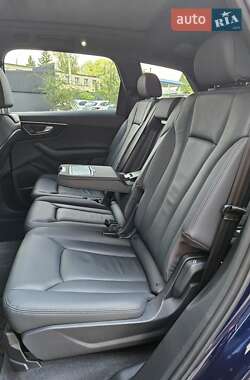 Внедорожник / Кроссовер Audi Q7 2021 в 