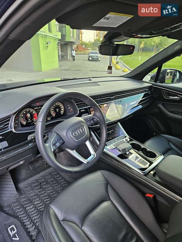 Позашляховик / Кросовер Audi Q7 2021 в Дніпрі