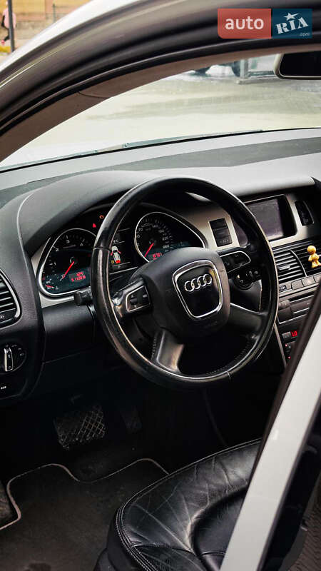 Позашляховик / Кросовер Audi Q7 2011 в Луцьку