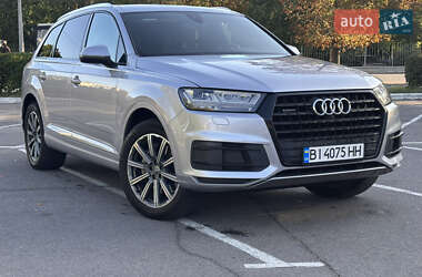 Позашляховик / Кросовер Audi Q7 2018 в 