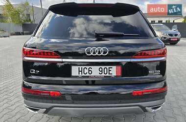 Позашляховик / Кросовер Audi Q7 2020 в 
