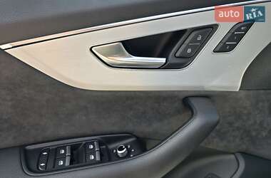 Позашляховик / Кросовер Audi Q7 2020 в 