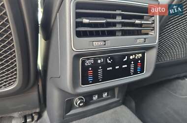 Позашляховик / Кросовер Audi Q7 2020 в 