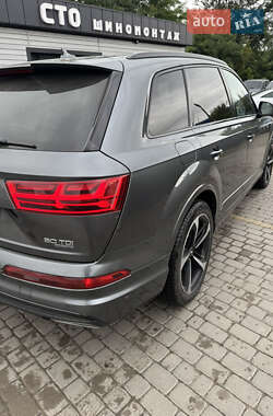 Позашляховик / Кросовер Audi Q7 2017 в 
