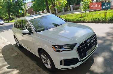 Позашляховик / Кросовер Audi Q7 2020 в 