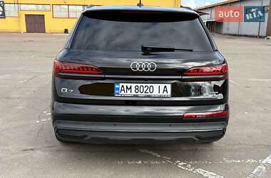 Позашляховик / Кросовер Audi Q7 2020 в 