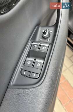 Позашляховик / Кросовер Audi Q7 2020 в 