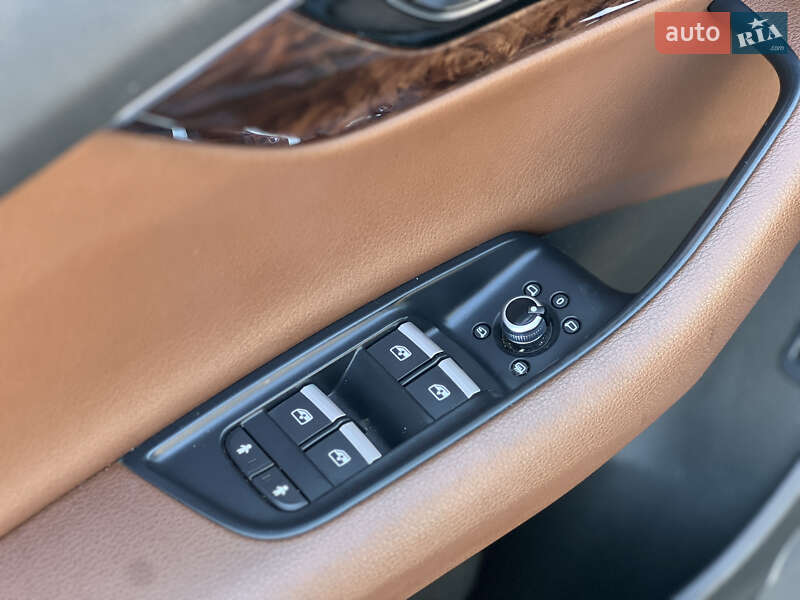 Позашляховик / Кросовер Audi Q7 2016 в Стрию