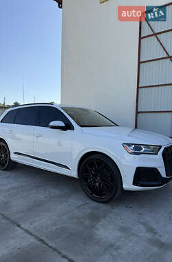 Внедорожник / Кроссовер Audi Q7 2020 в Новояворовске