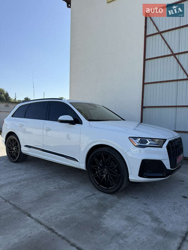 Позашляховик / Кросовер Audi Q7 2020 в 