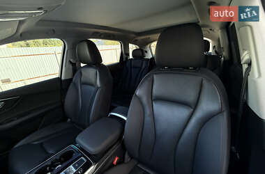 Позашляховик / Кросовер Audi Q7 2020 в 