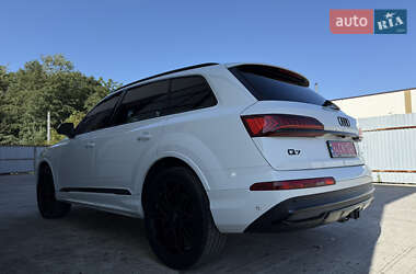 Позашляховик / Кросовер Audi Q7 2020 в 