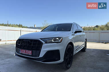 Позашляховик / Кросовер Audi Q7 2020 в 