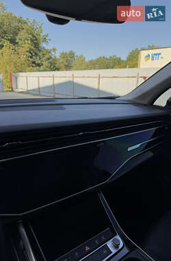 Позашляховик / Кросовер Audi Q7 2020 в 