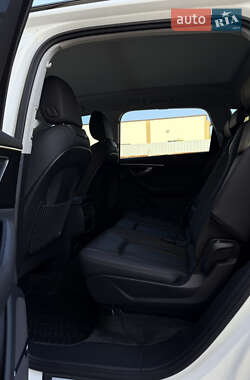 Позашляховик / Кросовер Audi Q7 2020 в 