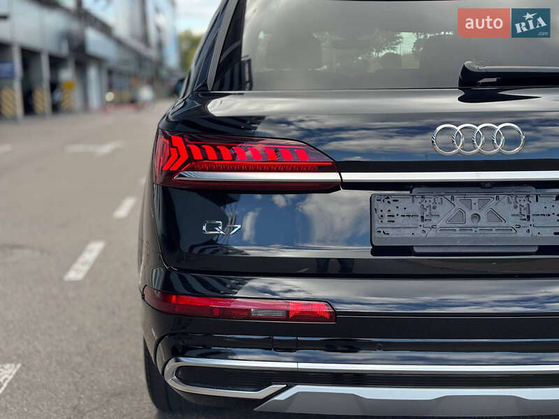 Позашляховик / Кросовер Audi Q7 2020 в Києві