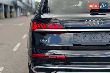 Позашляховик / Кросовер Audi Q7 2020 в 