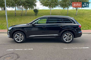 Позашляховик / Кросовер Audi Q7 2020 в 