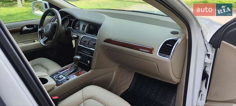 Позашляховик / Кросовер Audi Q7 2015 в Дубні