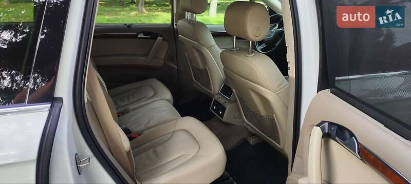Позашляховик / Кросовер Audi Q7 2015 в Дубні