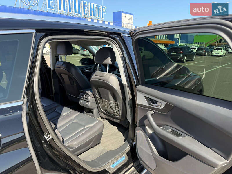 Внедорожник / Кроссовер Audi Q7 2017 в Мукачево