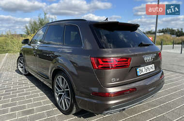 Позашляховик / Кросовер Audi Q7 2016 в 