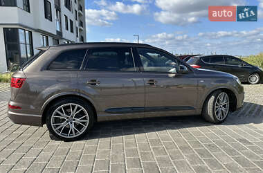 Позашляховик / Кросовер Audi Q7 2016 в 