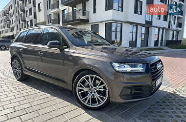 Позашляховик / Кросовер Audi Q7 2016 в 