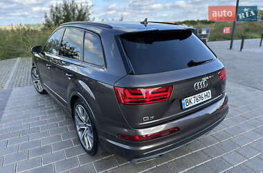Позашляховик / Кросовер Audi Q7 2016 в 
