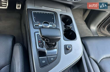 Позашляховик / Кросовер Audi Q7 2016 в 