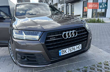 Позашляховик / Кросовер Audi Q7 2016 в 