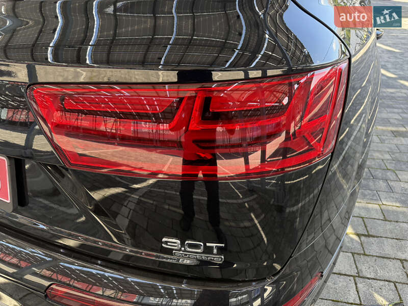 Позашляховик / Кросовер Audi Q7 2017 в Львові