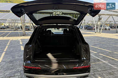 Внедорожник / Кроссовер Audi Q7 2017 в 