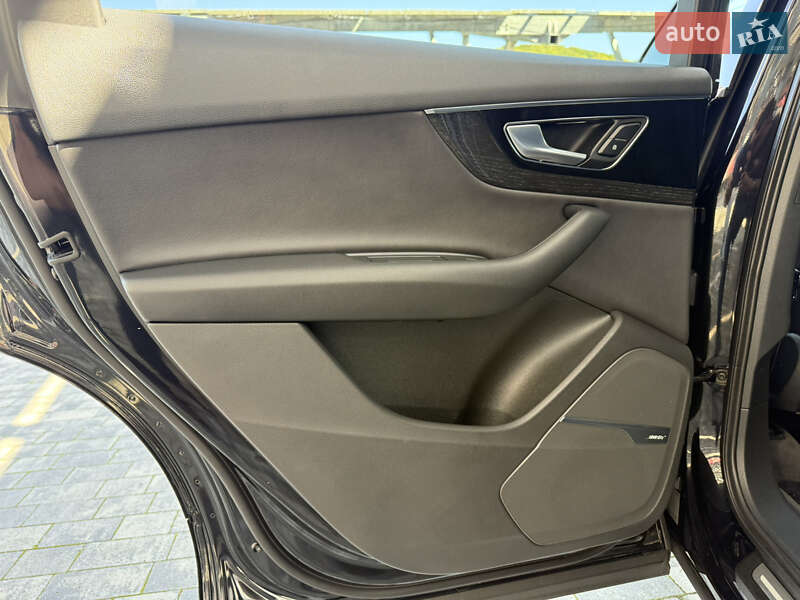 Позашляховик / Кросовер Audi Q7 2017 в Львові
