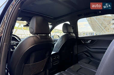 Внедорожник / Кроссовер Audi Q7 2017 в 