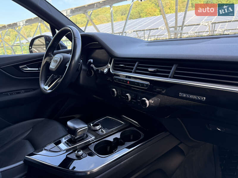 Позашляховик / Кросовер Audi Q7 2017 в Львові