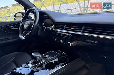 Внедорожник / Кроссовер Audi Q7 2017 в 