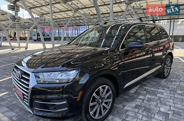 Внедорожник / Кроссовер Audi Q7 2017 в 