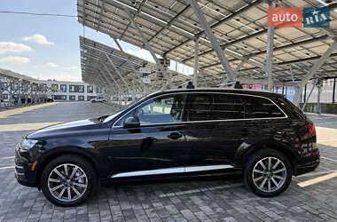 Внедорожник / Кроссовер Audi Q7 2017 в 